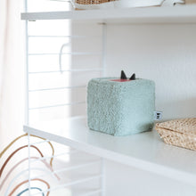 Laden Sie das Bild in den Galerie-Viewer, Musikbox SLEEVY TEDDY Dusty Mint Stretch, Schutzbezug für die Toniebox