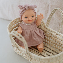 Laden Sie das Bild in den Galerie-Viewer, Paola Reina Gordi Kleidungs-Set - Kleid und Stirnband 34 cm
