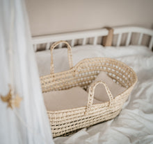 Laden Sie das Bild in den Galerie-Viewer, Set aus Puppentrage LUCY LOU und Bettwäsche Teddy