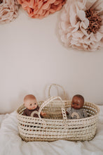 Laden Sie das Bild in den Galerie-Viewer, JenLiving® Puppentrage NILA