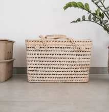Laden Sie das Bild in den Galerie-Viewer, Koffer zur Aufbewahrung aus Palmblatt, palm leaf basket box - JenLiving