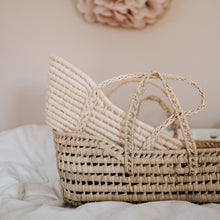 Laden Sie das Bild in den Galerie-Viewer, Moseskorb für Paola Reina Puppen