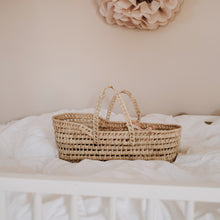 Laden Sie das Bild in den Galerie-Viewer, JenLiving® Puppentrage LUCY LOU