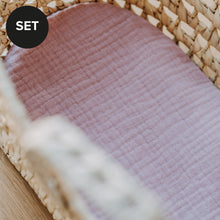 Laden Sie das Bild in den Galerie-Viewer, Set aus Puppentrage LUCY LOU und Matratze Pudertraum rosa