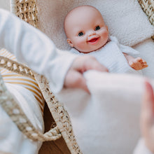 Laden Sie das Bild in den Galerie-Viewer, Set aus Puppentrage LUCY LOU und Matratze Teddy