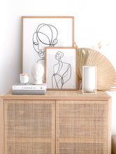 Laden Sie das Bild in den Galerie-Viewer, JenLiving® OFFWHITE LOTUS Fragrance Candle