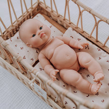 Laden Sie das Bild in den Galerie-Viewer, Paola Reina Gordi Puppe Asian Girl, 34 cm aus Vinyl