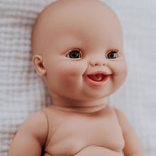 Laden Sie das Bild in den Galerie-Viewer, Paola Reina Gordi Puppe European Girl, 34 cm aus Vinyl