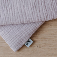 Laden Sie das Bild in den Galerie-Viewer, Set aus Puppentrage LUCY LOU und Bettwäsche Pudertraum rosa