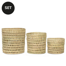 Laden Sie das Bild in den Galerie-Viewer, Unsere Aufbewahrungsboxen bekommt ihr als 3er Set. Sie wurden aus Palmblatt handgefertigt und sind vielseitig einsetzbar. Palmblatt Aufbewahungsbox rund