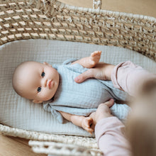 Laden Sie das Bild in den Galerie-Viewer, Set aus Puppentrage LUCY LOU und Matratze Natur weiß