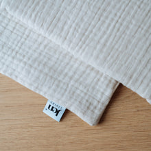 Laden Sie das Bild in den Galerie-Viewer, Set aus Puppentrage LUCY LOU und Bettwäsche Natur weiß