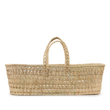 Laden Sie das Bild in den Galerie-Viewer, Puppenkorb, Puppentrage aus Palmblatt, Moseskorb handverarbeitet
