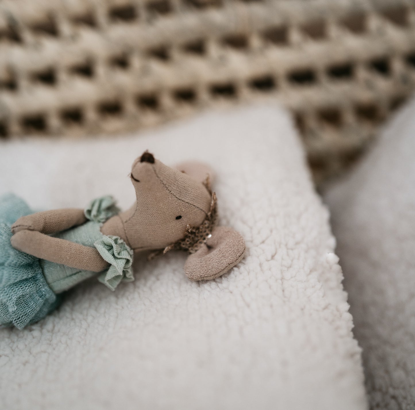 Set aus Puppentrage LUCY LOU und Bettwäsche Teddy