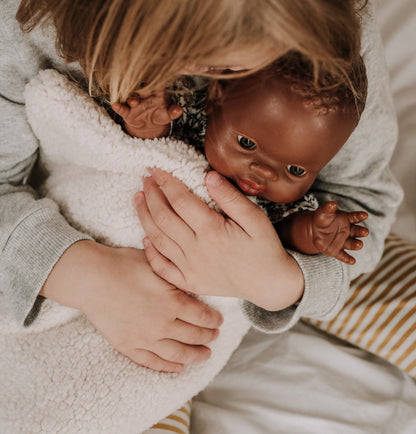 Set aus Puppentrage LUCY LOU und Bettwäsche Teddy