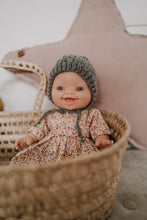 Laden Sie das Bild in den Galerie-Viewer, Strickmütze grau mit Zopfmuster für deine Paola Reina
