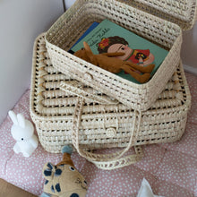 Laden Sie das Bild in den Galerie-Viewer, Koffer aus Palmblatt für Kinderzimmer, palm leaf basket case
