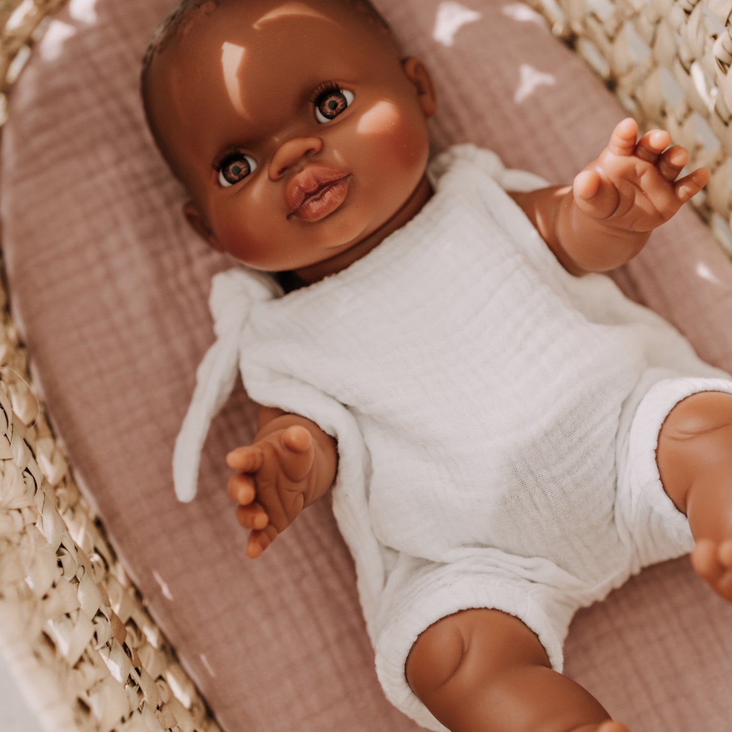 Paola Reina Puppe European Girl + Romper Musselin