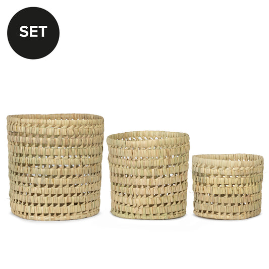 Unsere Aufbewahrungsboxen bekommt ihr als 3er Set. Sie wurden aus Palmblatt handgefertigt und sind vielseitig einsetzbar. Palmblatt Aufbewahungsbox rund