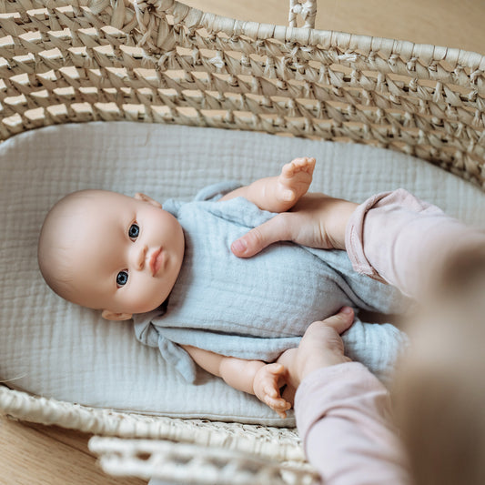 Set aus Puppentrage LUCY LOU und Matratze Natur weiß